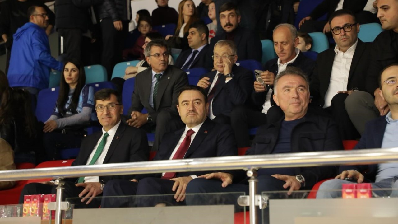 Protokolden Kütahya Belediyespor’a tribün desteği