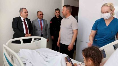 Rektör Prof. Dr. Altun’dan tedavi gören çocuklara 23 Nisan ziyareti