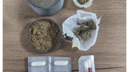 Reyhanlı’da durdurulan araçta uyuşturucu ve kurusıkı tabanca ele geçirildi