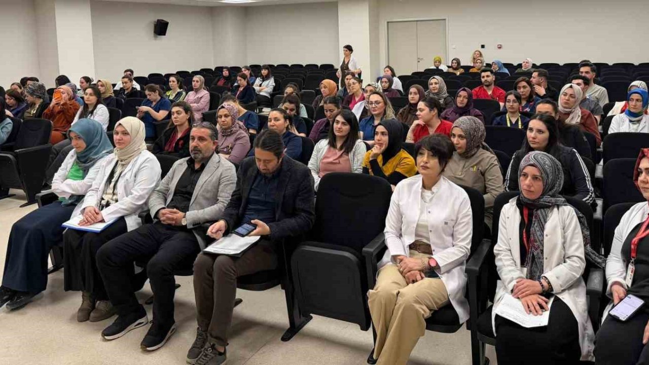 Sağlık çalışanlarına sıtma konulu bilgilendirme