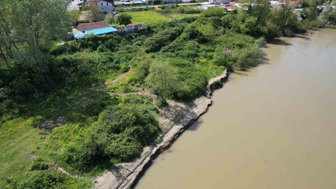 Sakarya’da nehre düşen çocuğu arama çalışmaları bir haftadır sürüyor