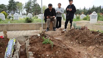 Saldırıda ölen 4 öğrencinin mezarında hüzün ve gözyaşı hakim