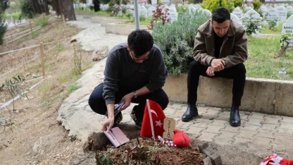 Saldırıda ölen çocukların mezarına duygulandıran not bırakıldı