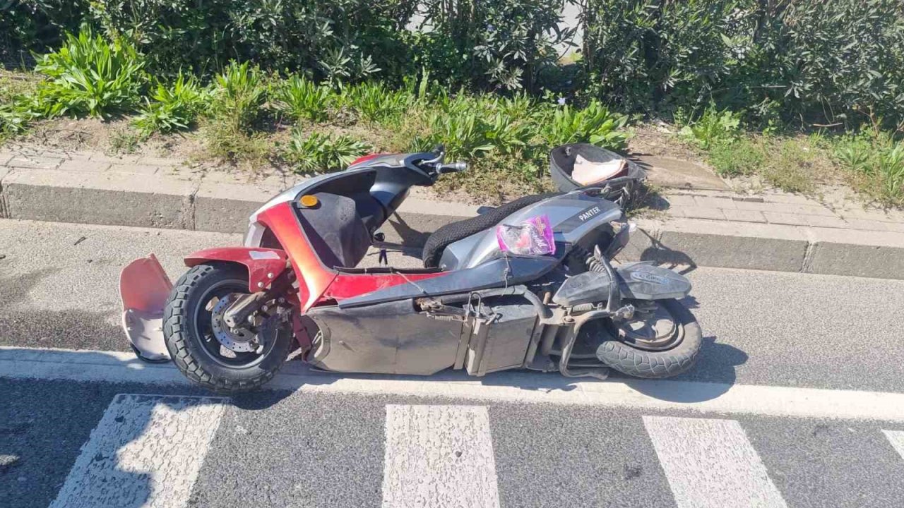 Salihli’de ekobis ve motosiklet çarpıştı: 3 yaralı