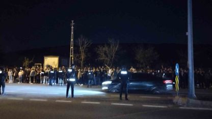 Samandıra’da Fenerbahçeli taraftarlar yönetim ve futbolculara tepki gösterdi