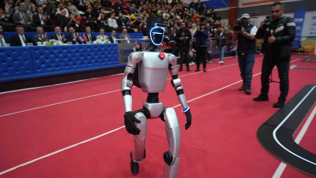 Samsun’da genç kaşifler robotlarıyla sahnede