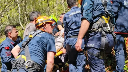 Samsun’da kayalıklardan düşen şahıs yaralandı