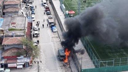 Samsun’da park halindeki yabancı plakalı minibüs yandı