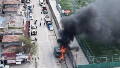 Samsun’da park halindeki yabancı plakalı minibüs yandı