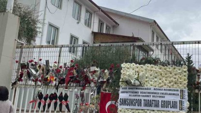 Samsunspor Taraftar Grupları, Ayser Çalık Ortaokulu’na çelenk bıraktı