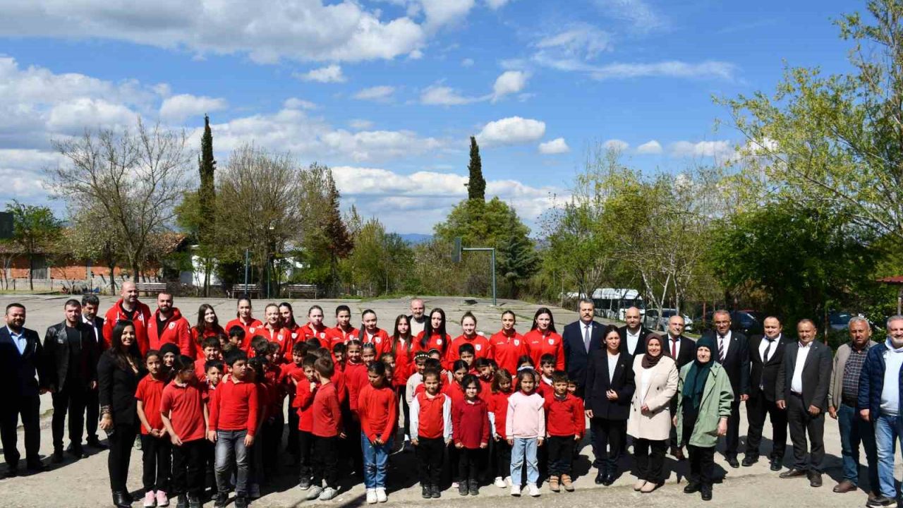 Samsunspor Voleybol Akademi’den Vezirköprü’de sosyal sorumluluk projesi
