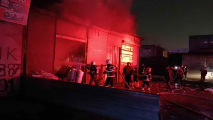 Şanlıurfa’da hurdacı dükkanında korkutan yangın