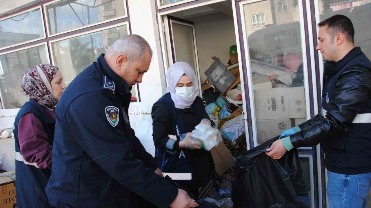 Şanlıurfa’da son kullanım tarihi geçmiş tonlarca gıda ürünü ele geçirildi