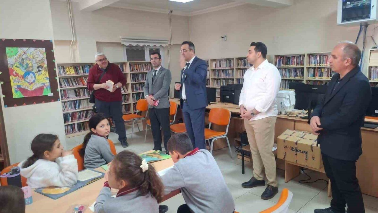 Sarıgöl’de Kütüphane Haftası’nda öğrencilerle kitap okudular