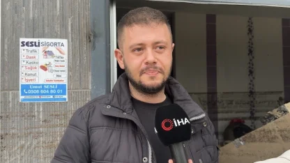 Sel sularında mahsur kalan anne kedi ve yavrularını esnaf kurtardı