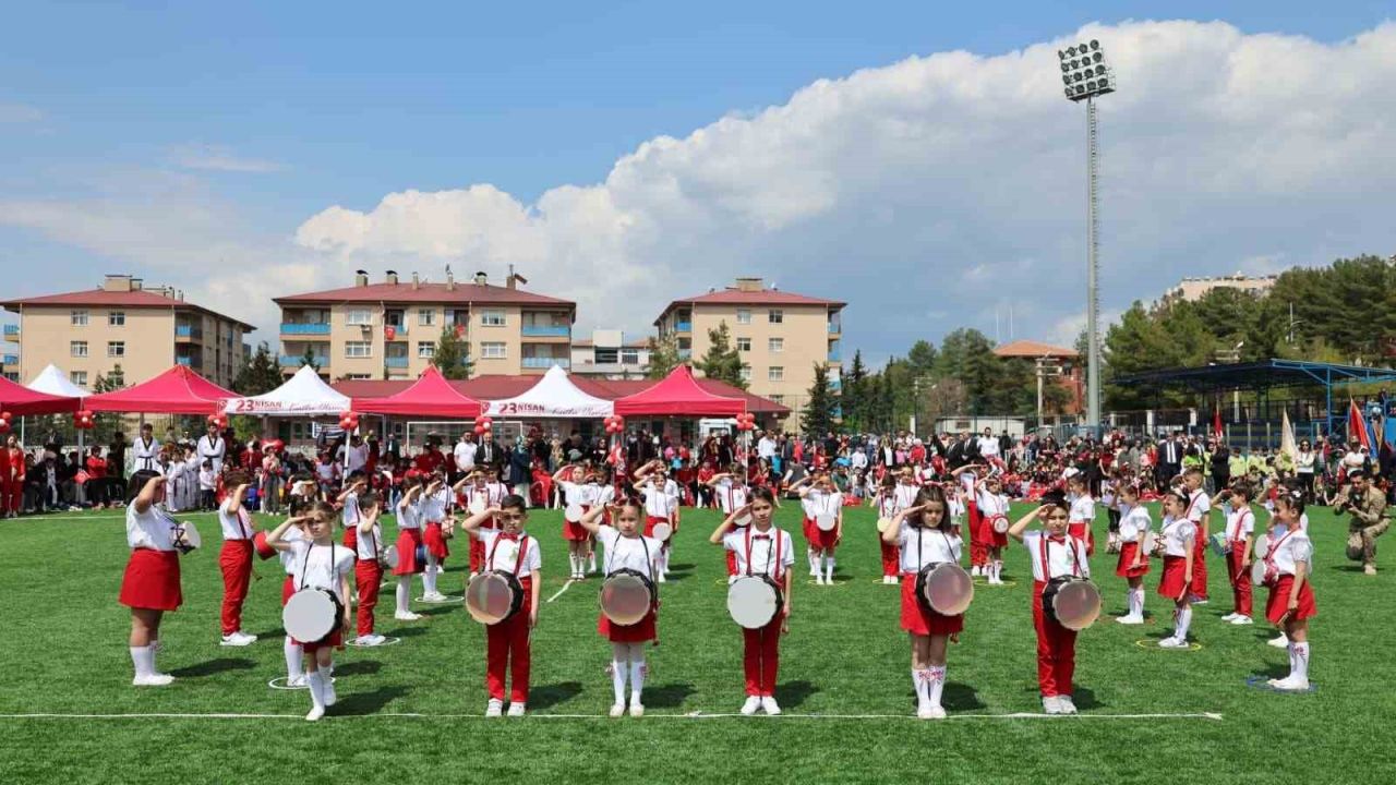 Siirt’te 23 Nisan coşkuyla kutlandı