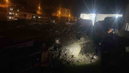 Siirt’te metruk bina çöktü