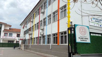 Sınıfın düşen tavan sıvası 3 öğrenciyi yaraladı