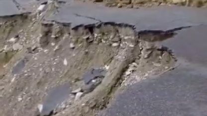 Sinop’ta heyelan: Grup yolu ulaşıma kapandı