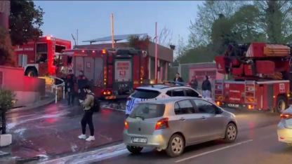 Şişli’de plaza otoparkındaki elektrikli otomobil alevlere teslim oldu