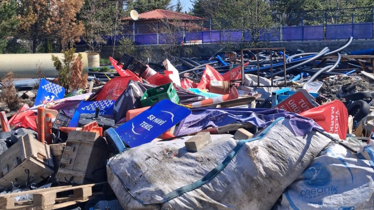 Sivas Belediyesi zabıta ekipleri kaldırım işgallerine göz açtırmıyor