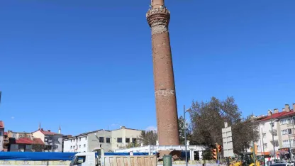Sivas’ın 8 asırlık eğri minaresi restorasyona alındı