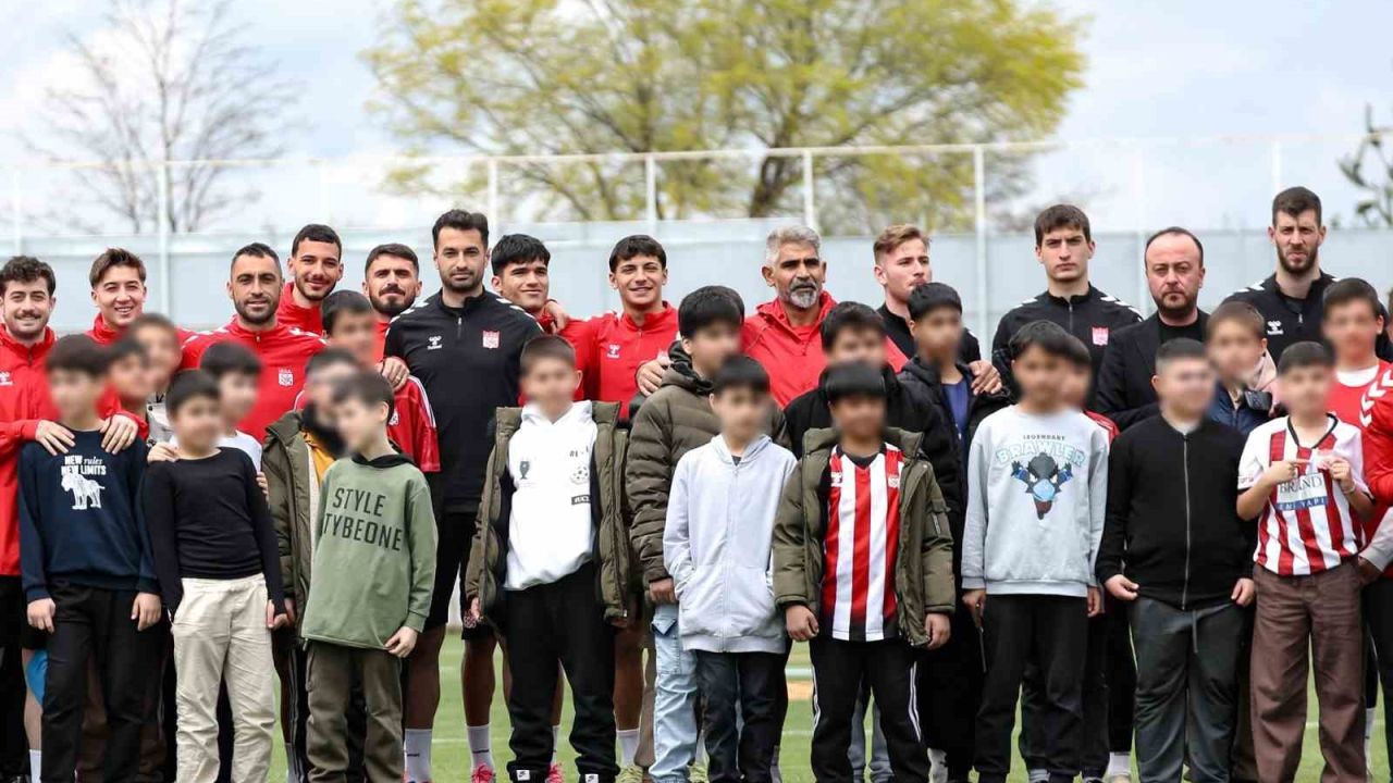Sivasspor’dan çocuklara 23 Nisan etkinliği