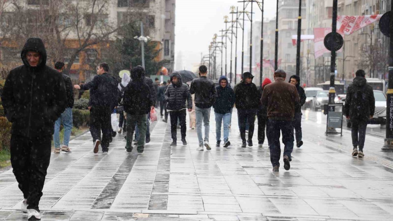 Sivas’ta kış geri döndü