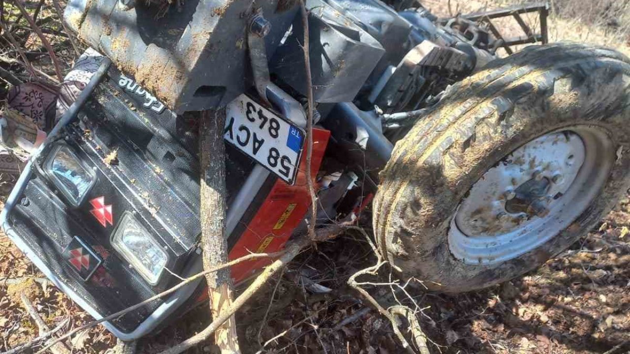 Sivas’ta traktör devrildi, 2 kardeşten 1’i öldü