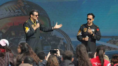 SOLOTÜRK pilotları İstanbul’da vatandaşlarla bir araya geldi