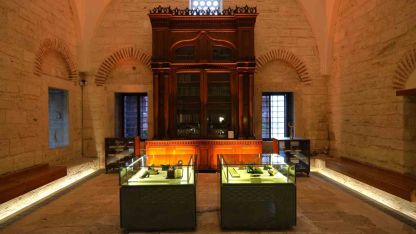 Sultan Abdülhamid Han’ın elleriyle yaptığı kitaplık Beyazıt Yazma Eser Kütüphanesi’nde 142 yıldır korunuyor