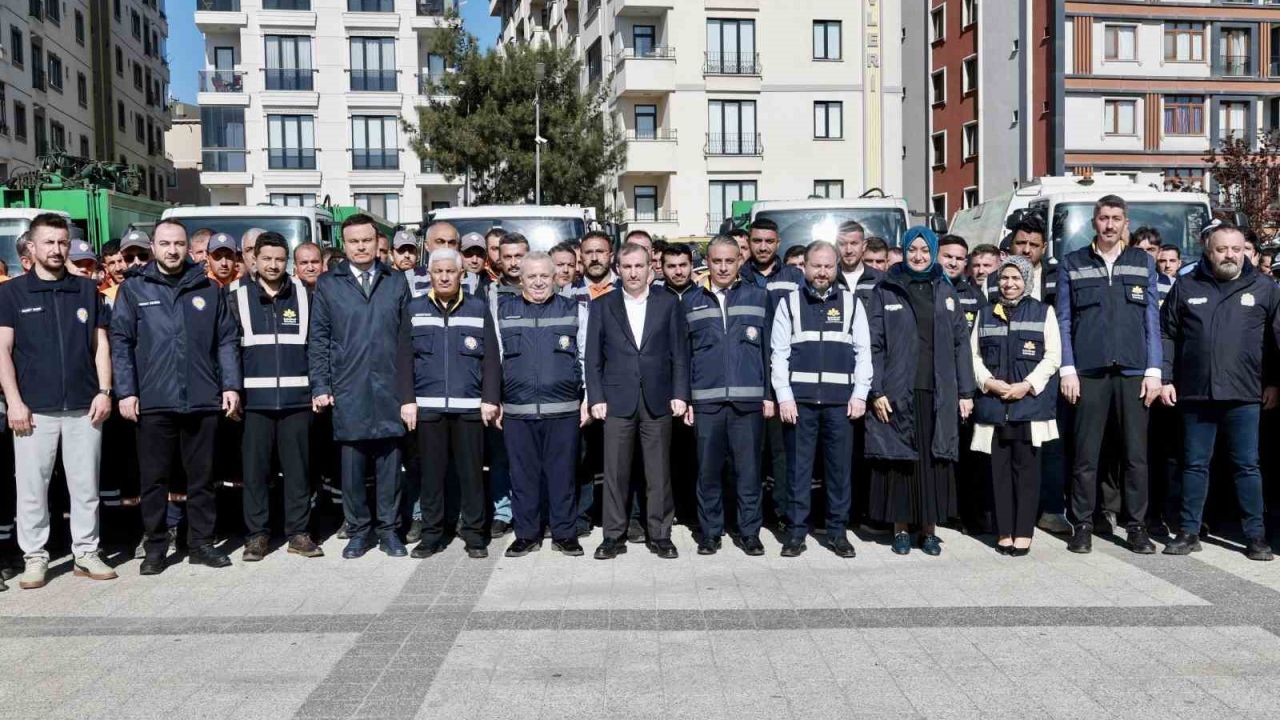 Sultanbeyli’de 66 araç ve 482 personelle ‘bahar temizliği’ başladı