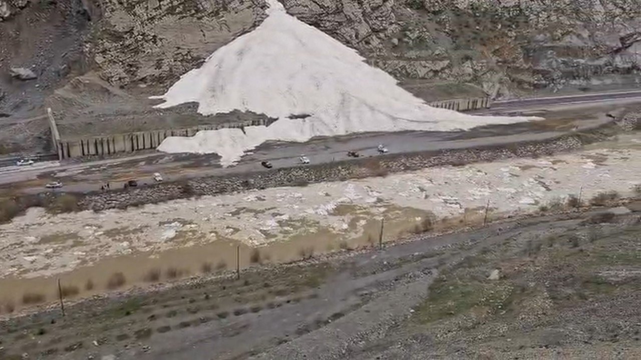 Sümbül Dağı’nda çığ devam ediyor