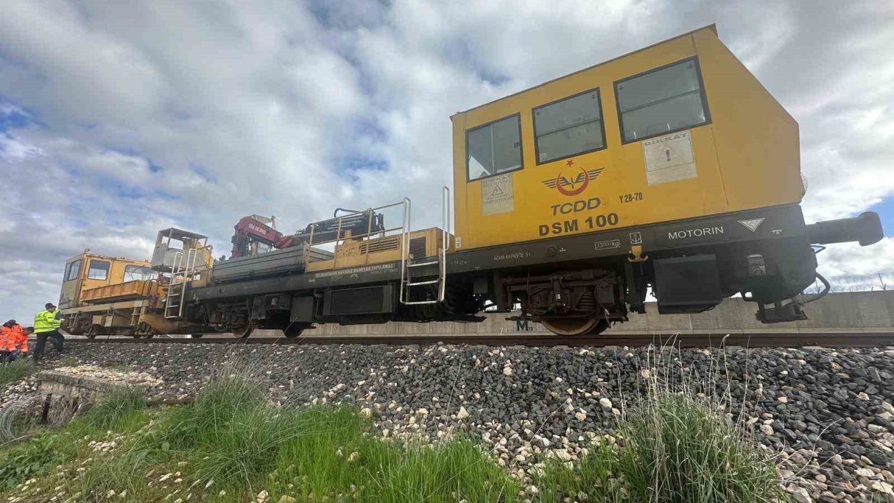 Suriye sınırındaki 350 kilometrelik hat tren trafiğine açıldı