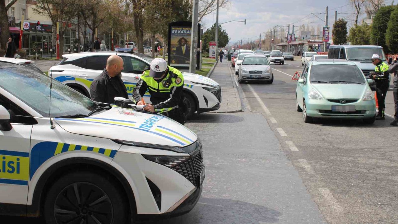 Sürücüler APP plaka ve multimedya konusunda bilgilendirildi