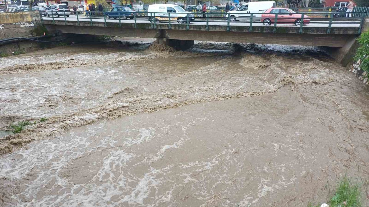 Tabakhane Deresi’nde sular yükseldi