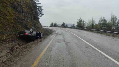 Takla atan otomobilden yara almadan kurtuldu