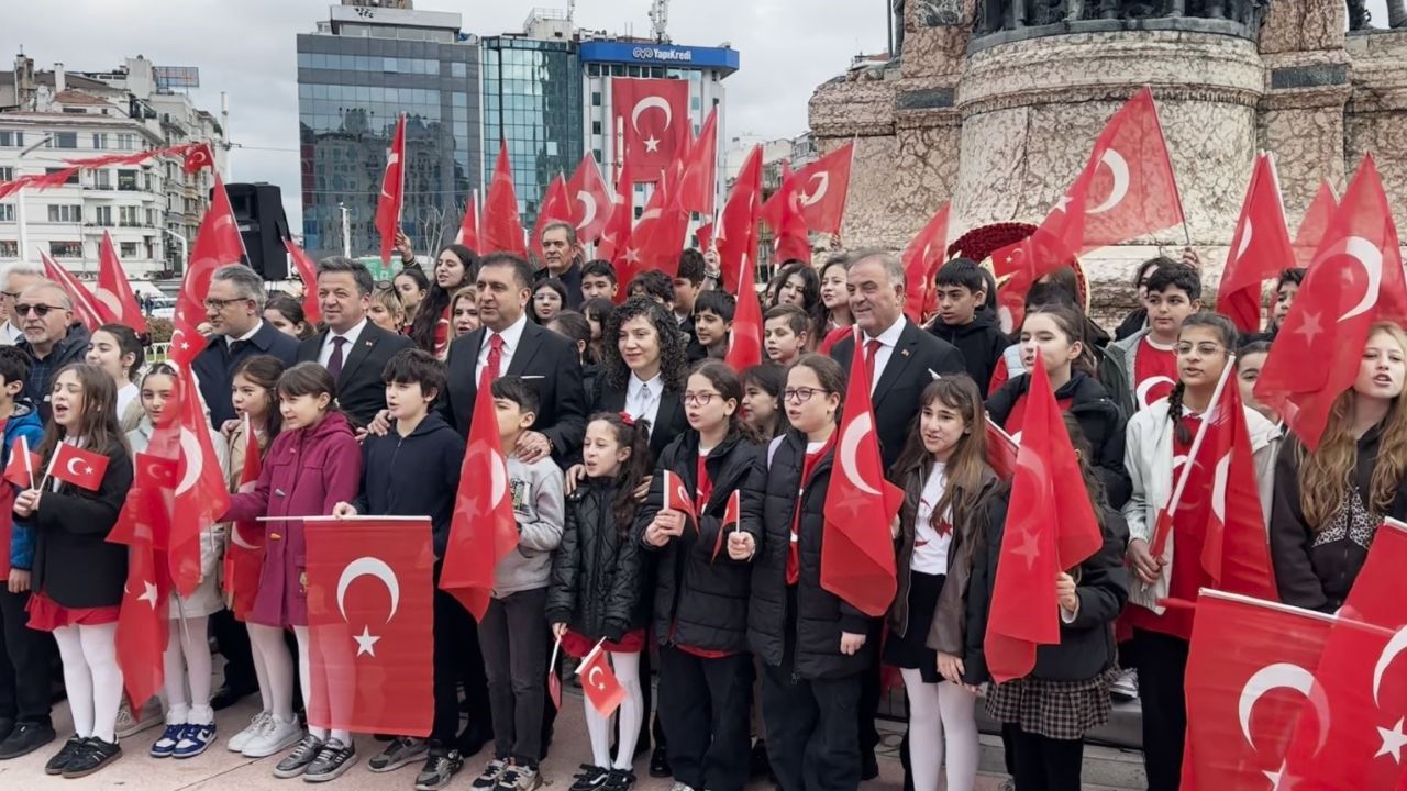 Taksim’de 23 Nisan töreni