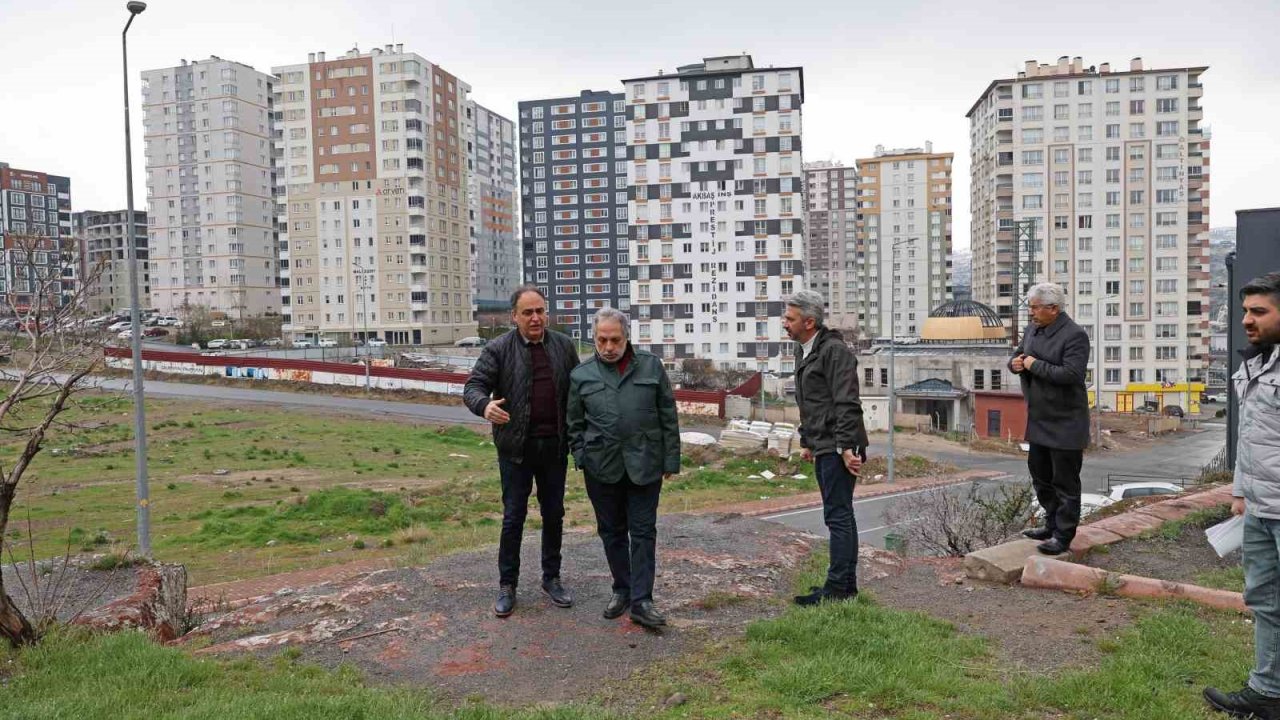 Talas’ta hafta sonu mesaisi: Yeni park ve otopark alanları incelendi