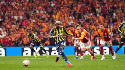 Talisca, derbide penaltı kaçırdı