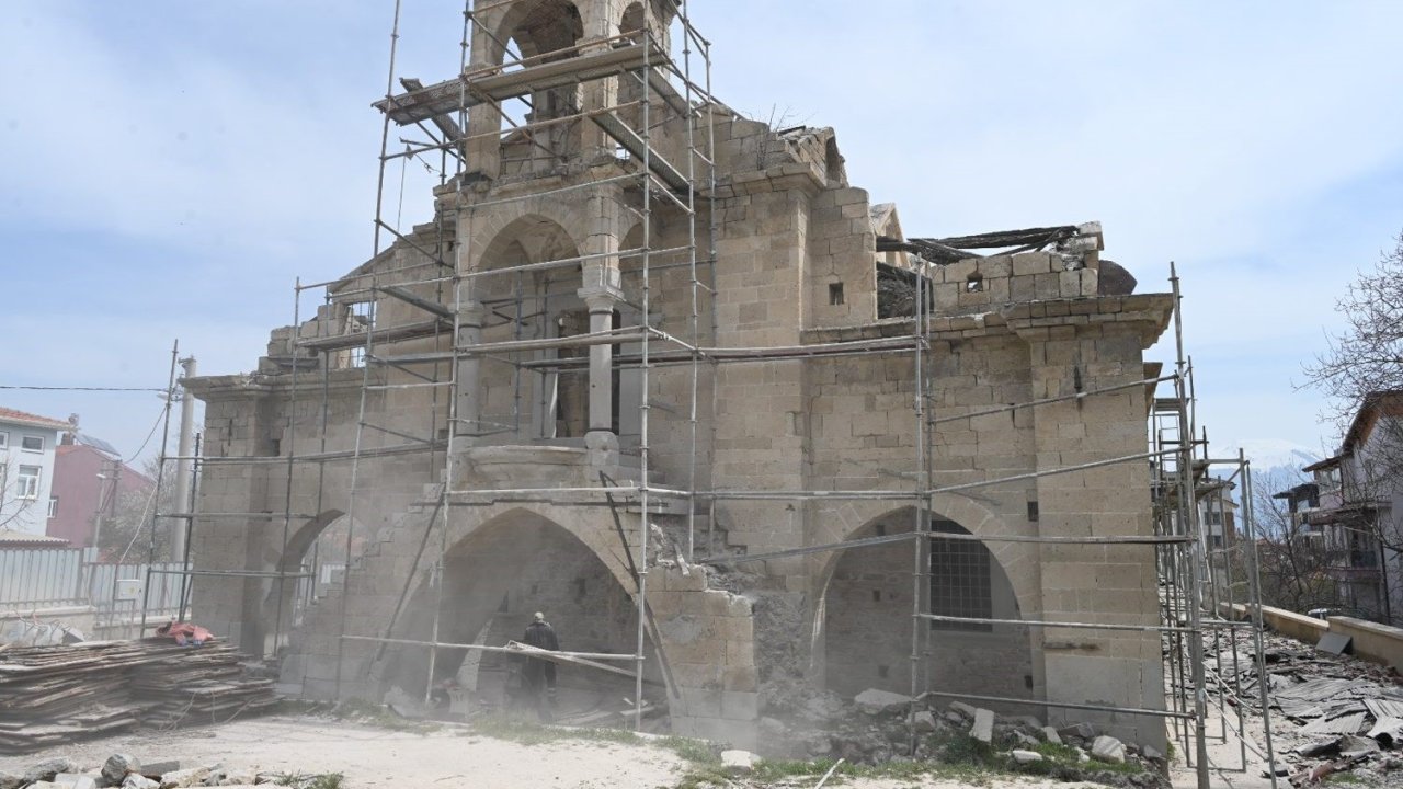 Tarihi Aya Yorgi Kilisesi kütüphane ve endemik bitkiler araştırma merkezine dönüşüyor