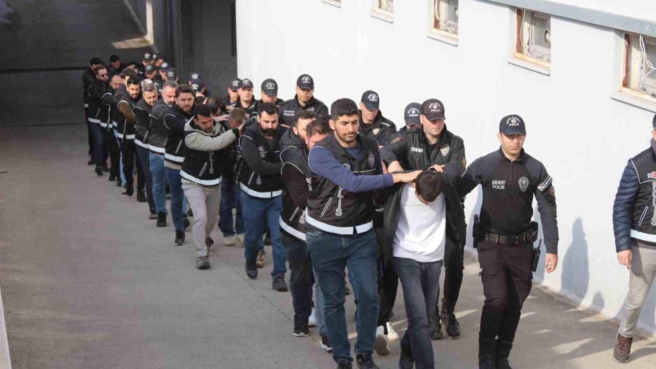 Tarihi baskın: Atık tesisi değil sigara fabrikası, 170 milyon TL’lik ürün ele geçirildi