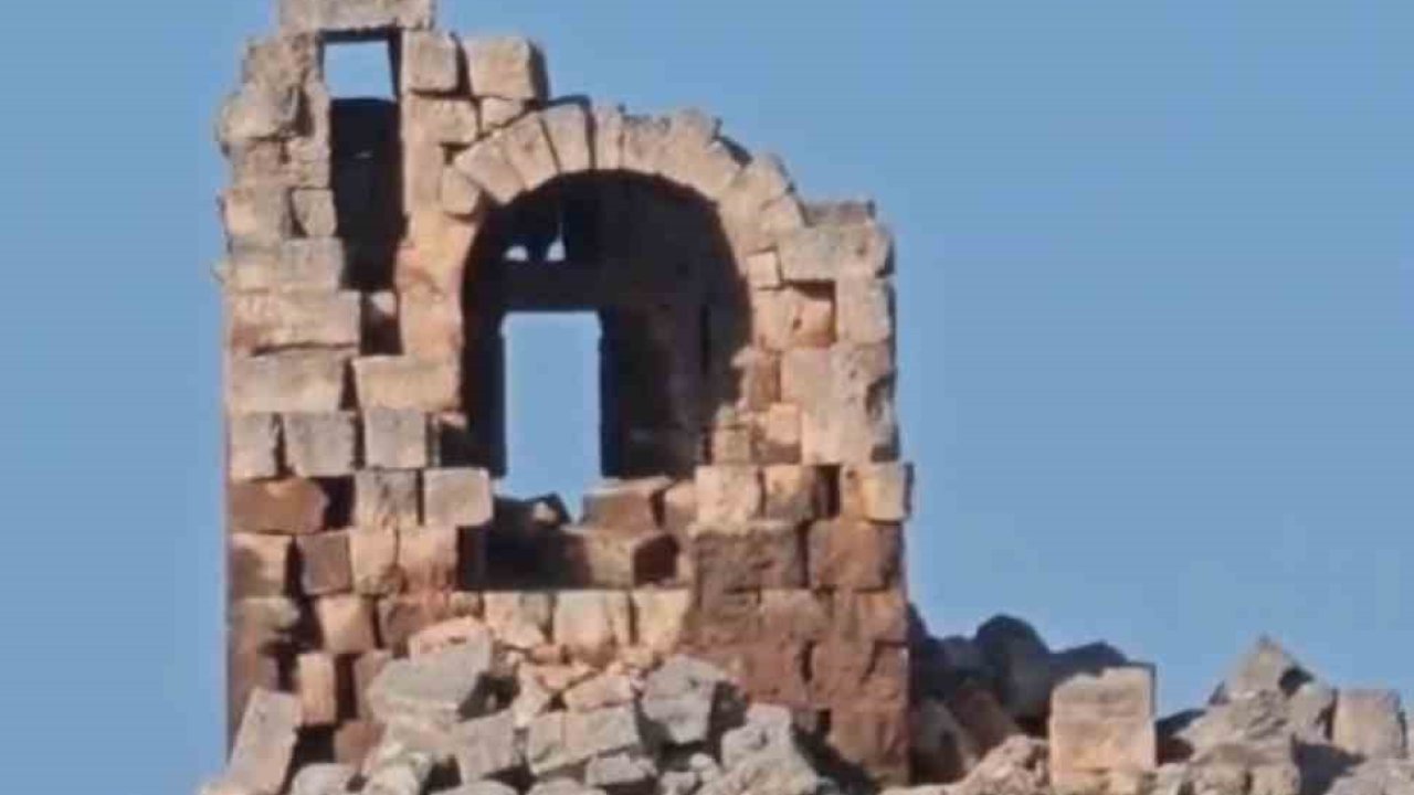 Tarihi yapıda tepki çeken halay