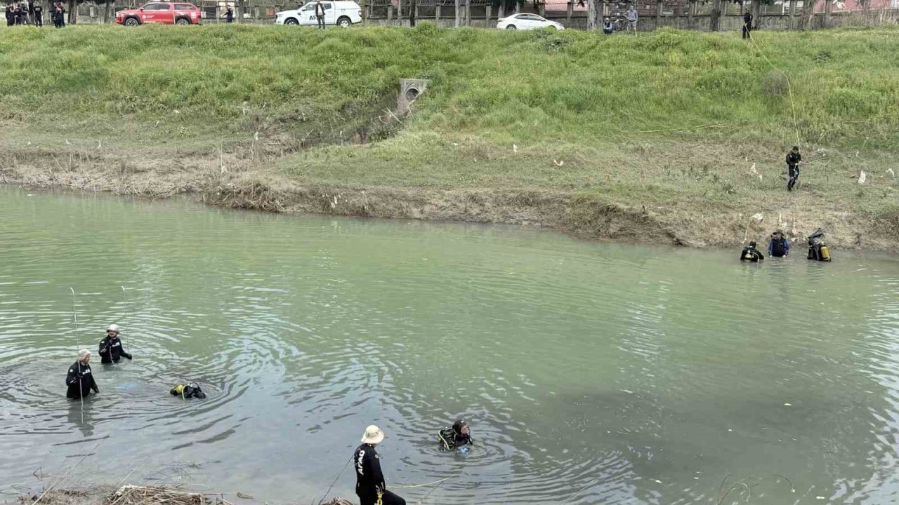 Tarsus’ta ırmakta kaybolan genci arama çalışmaları sürüyor
