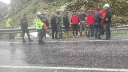 Tatvan’da beton mikseri dereye uçtu