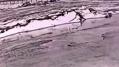 Tatvan’da otomobil takla attı: Sürücü yaralandı