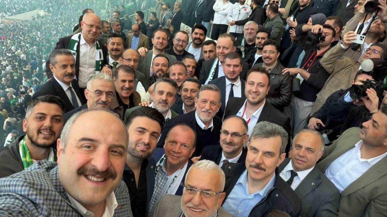 TBMM Komisyon Başkanı Mustafa Varank Varank, Bursa protokolüyle şampiyonluğu kutladı