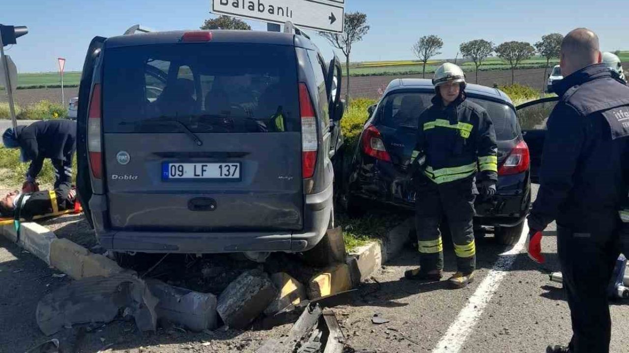 Tekirdağ’da hafif ticari araç ile otomobil çarpıştı: 5 yaralı