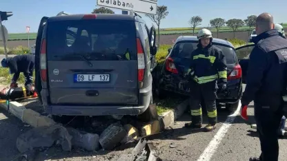 Tekirdağ’da hafif ticari araç ile otomobil çarpıştı: 5 yaralı