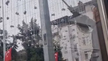 Temizlik işçisinin bayrak duyarlılığı